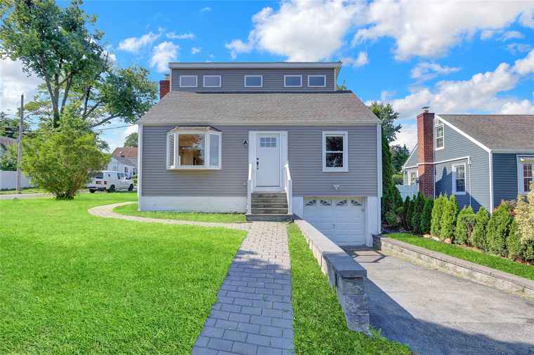 Photo of 74 Delaware Rd Yonkers, NY 10710