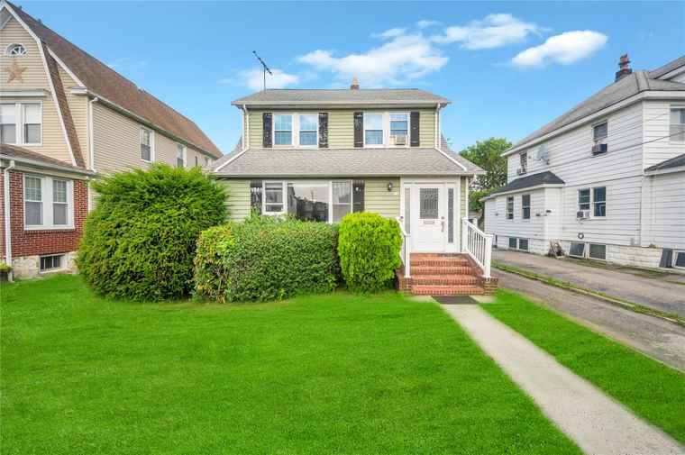 Photo of 73 Bismark Ave Valley Stream, NY 11581