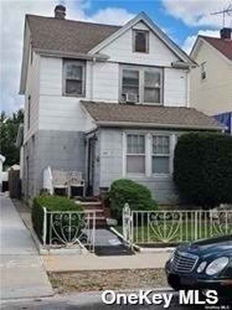 Photo of 111-07 208th St Queens Village, NY 11429