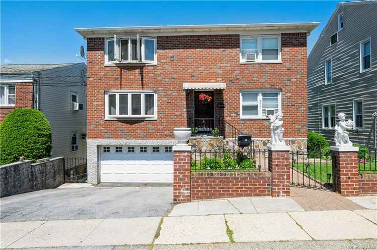 Photo of 31 Bennett Ave Yonkers, NY 10701