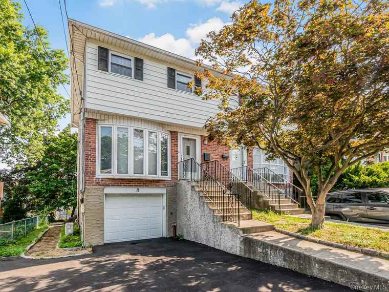 Photo of 8 Gerri Ln Yonkers, NY 10703