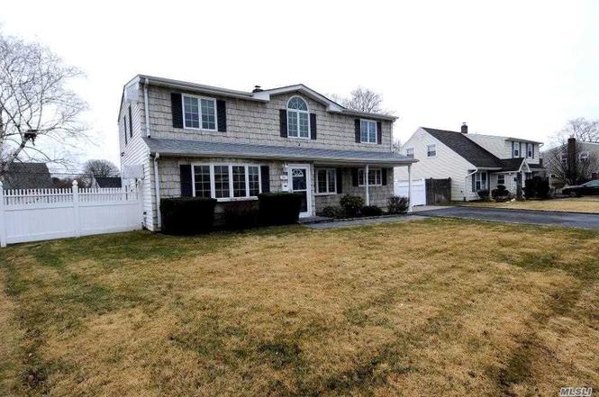 51 Academy Ln, Levittown, NY 11756 | MLS# 3005772 | Redfin