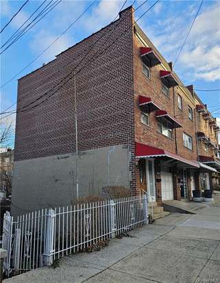 A 1930s Green Kitchen Brightens Up in the Bronx