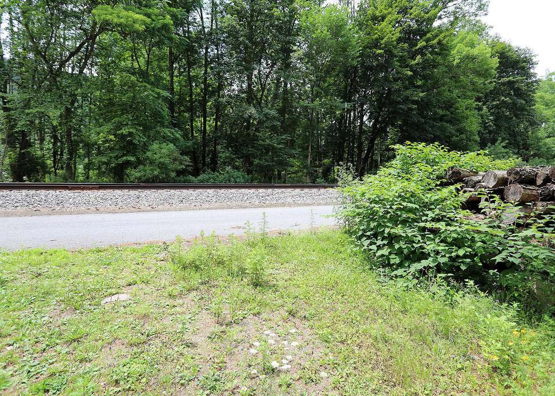 Railroad Ave