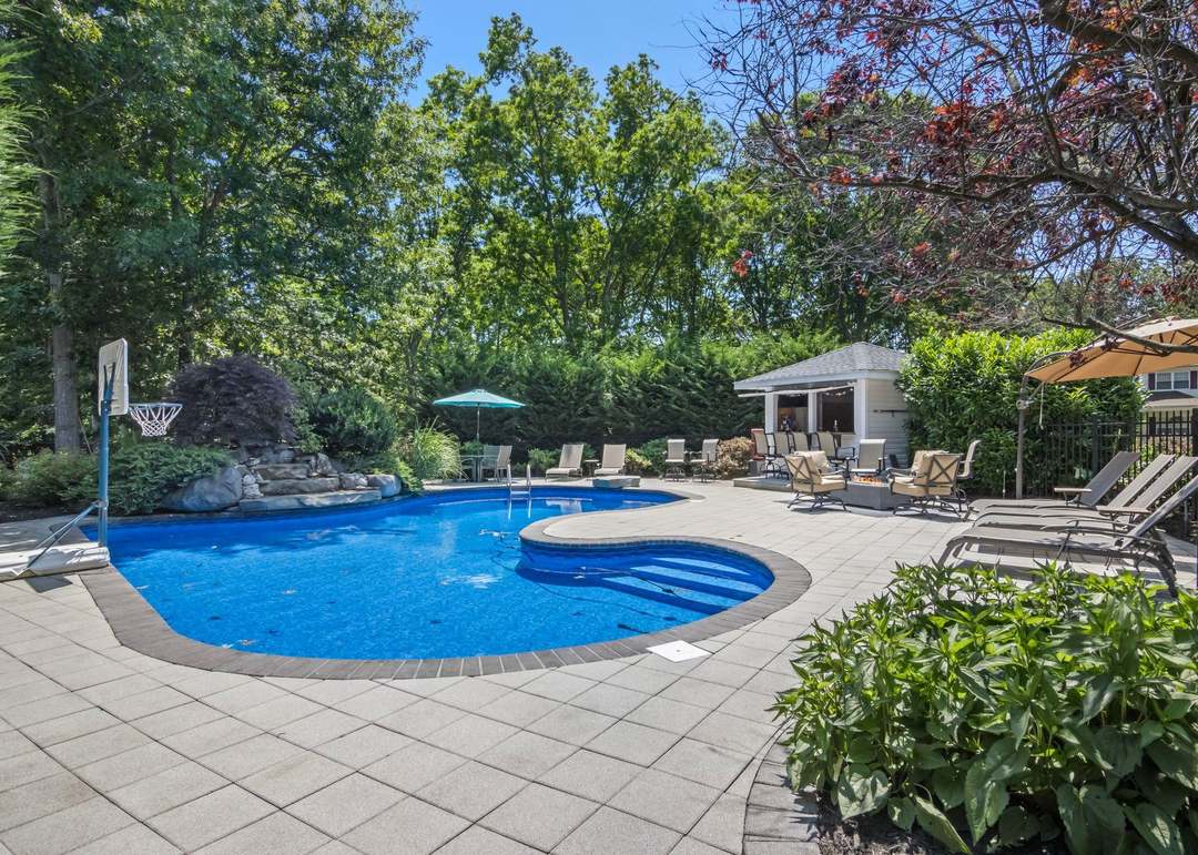 2 William St, East Setauket, NY 11733