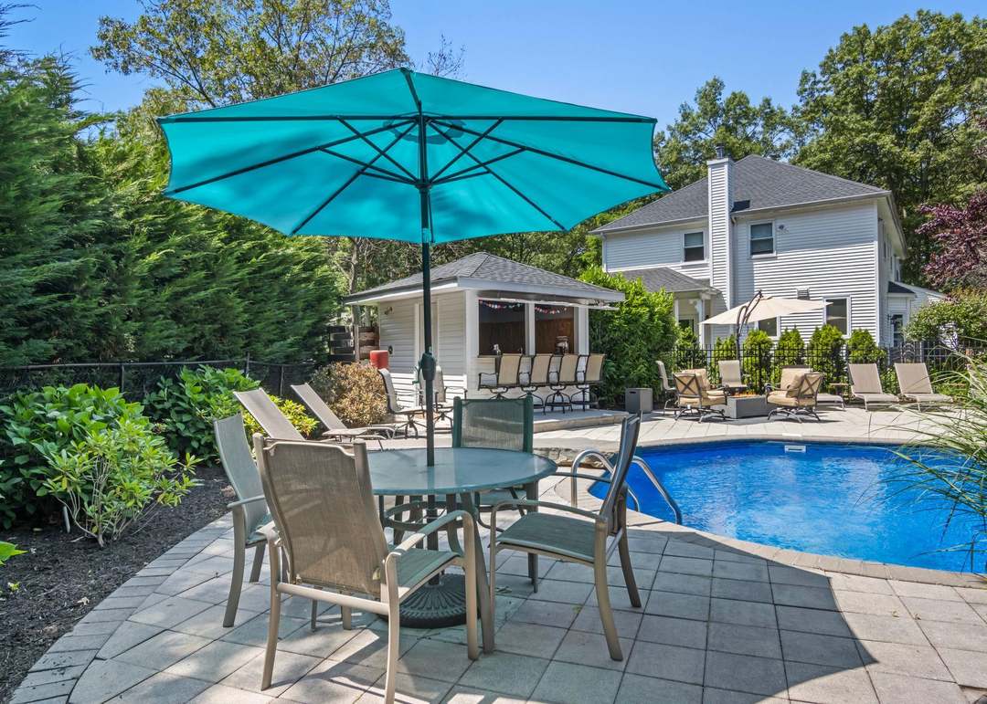 2 William St, East Setauket, NY 11733