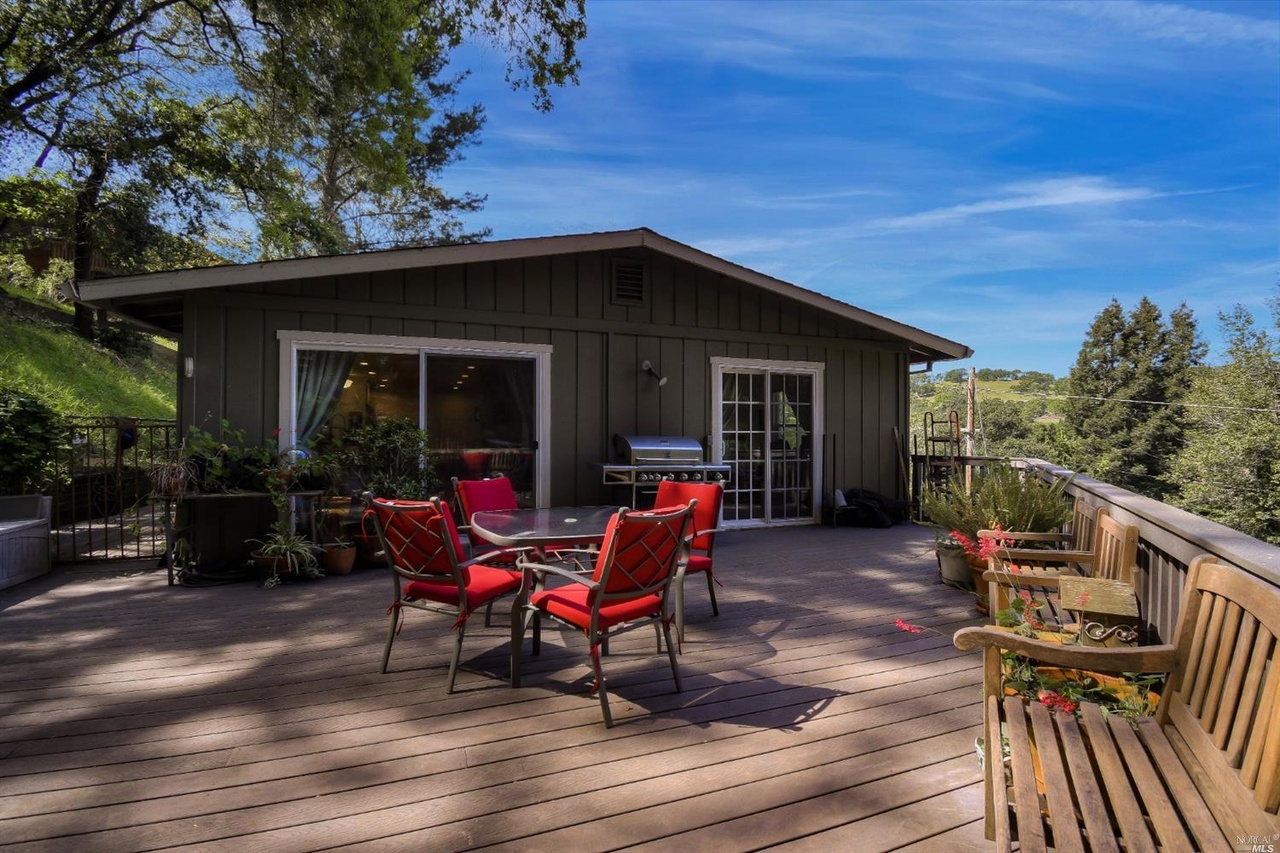 14 Equestrian Ct, Novato, CA 94945 | MLS# 21910306 | Redfin