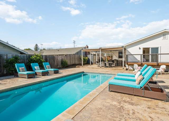 Property at 528 Sanns Ln, Healdsburg, CA 95448, 4 beds, 2 baths