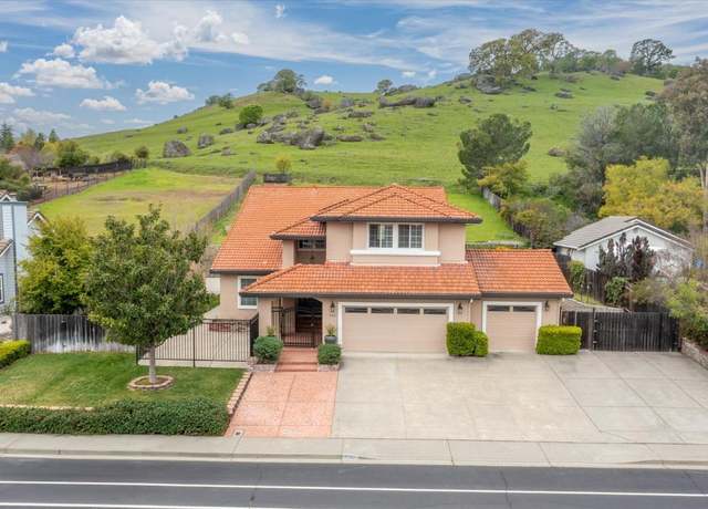 Property at 342 Woodcrest Dr, Vacaville, CA 95688, 6 beds, 3 baths