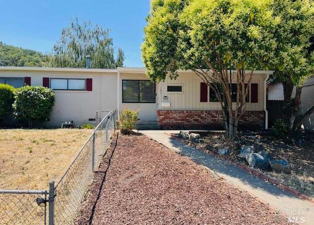 Property at 101 Faull Ave, Ukiah, CA 95482, 3 beds, 1 bath