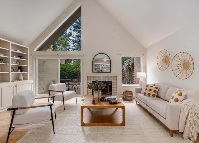 Property at 209 Avenida Barbera Dr, Sonoma, CA 95476, 2 beds, 2 baths