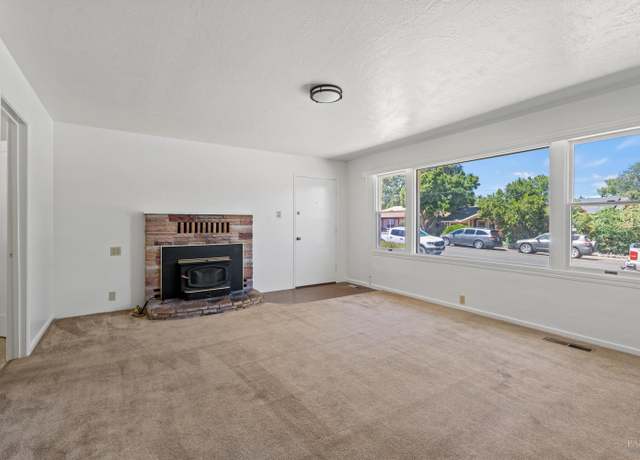 Property at 850 Mendocino Dr, Ukiah, CA 95482, 3 beds, 1 bath