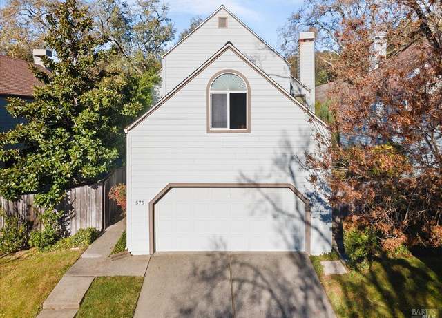 Property at 575 Fieldcrest Dr, Healdsburg, CA 95448, 3 beds, 2.5 baths