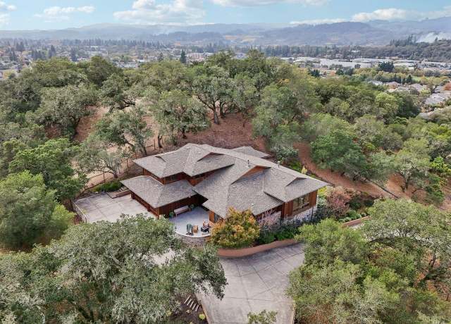 Property at 231 Poppy Hill Dr, Healdsburg, CA 95448, 5 beds, 4.5 baths