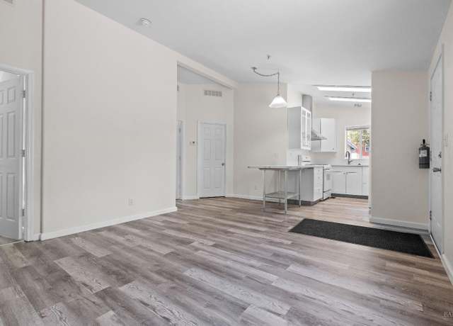 Property at 28 Tarman Dr Unit A & B, Cloverdale, CA 95425, 5 beds, 3 baths