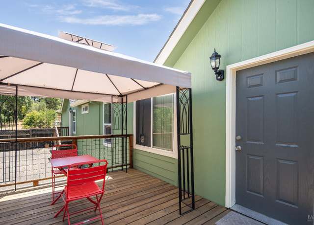 Property at 28 Tarman Dr Unit A & B, Cloverdale, CA 95425, 5 beds, 3 baths