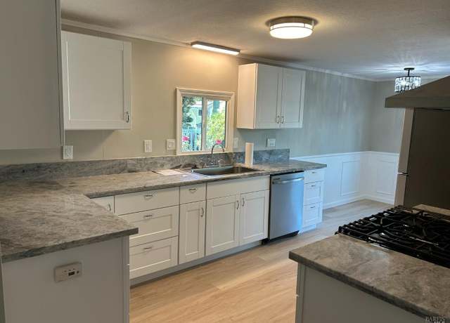 Property at 594 Sonoma Dr, Petaluma, CA 94954, 3 beds, 2 baths