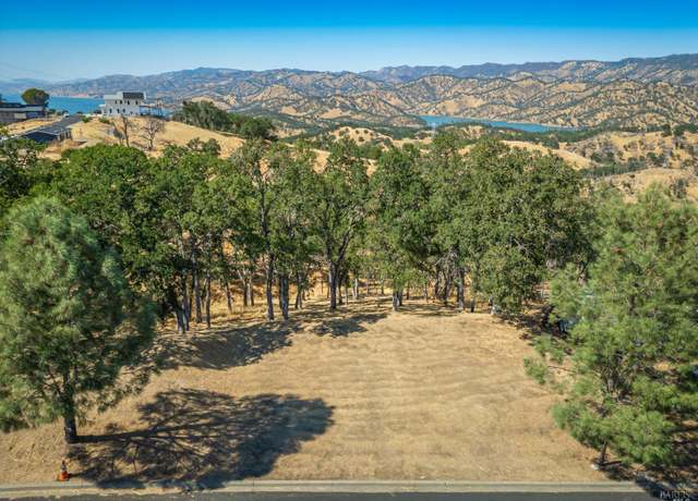 Property at 414 Woodhaven Ct, Napa, CA 94558