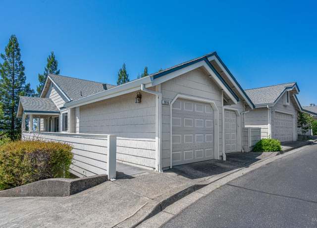 Property at 2016 Stonefield Ln, Santa Rosa, CA 95403, 3 beds, 2.5 baths