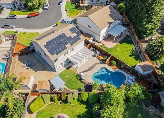 Property at 420 Georgetown Pl, Dixon, CA 95620, 4 beds, 3 baths