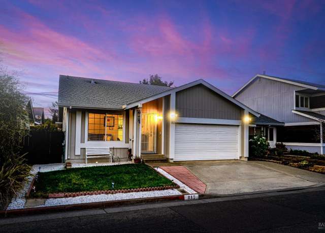 Property at 813 Sparrow Ct, Healdsburg, CA 95448, 3 beds, 2 baths