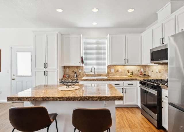 Property at 8860 Windsor Rd, Windsor, CA 95492, 3 beds, 2 baths