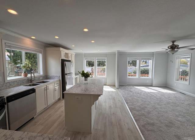 Property at 34 Springhill Ct, Santa Rosa, CA 95409, 2 beds, 2 baths