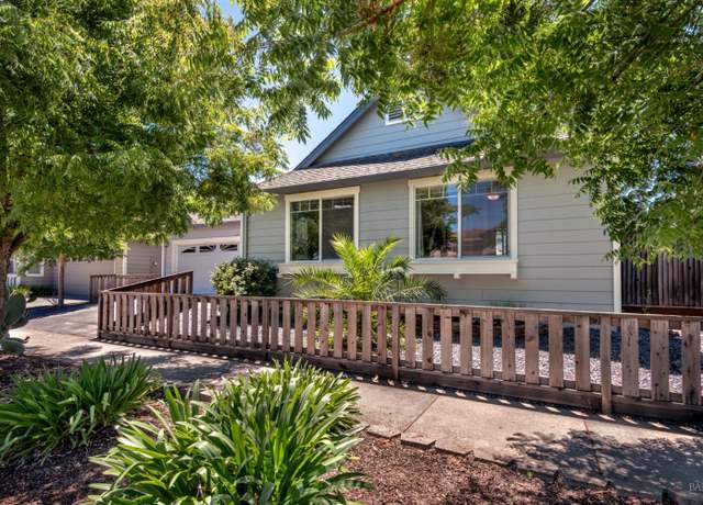 Property at 2244 Dennis Ln, Santa Rosa, CA 95403, 3 beds, 2 baths