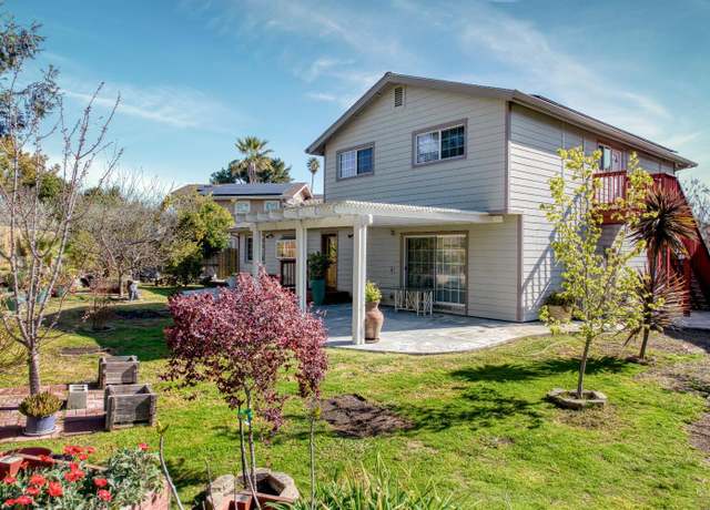Property at 840 Sprucewood Ct, Petaluma, CA 94954, 4 beds, 2.5 baths