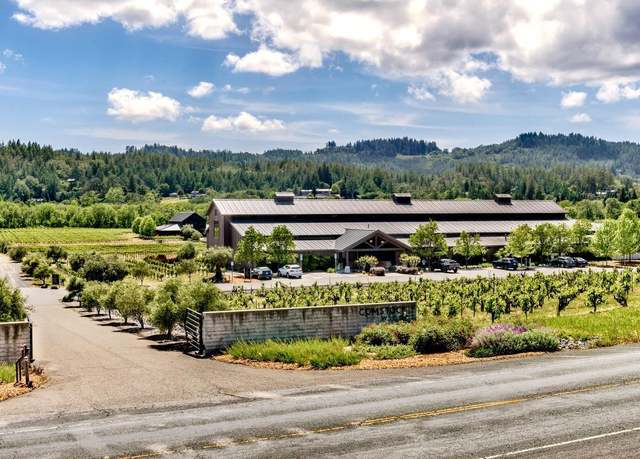 Property at 1290 Dry Creek Rd, Healdsburg, CA 95448, 4 beds, 6 baths