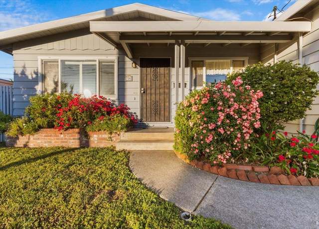 Property at 790 Rose Ln, Healdsburg, CA 95448, 3 beds, 2 baths