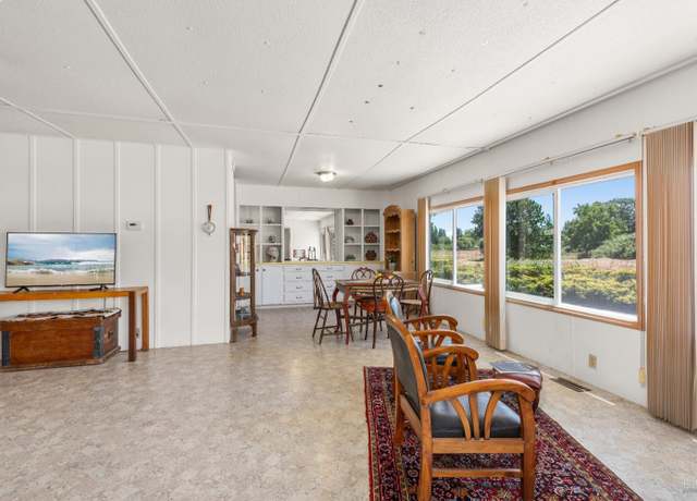 Property at 6670 Redwood Ave, Sebastopol, CA 95472, 2 beds, 2 baths