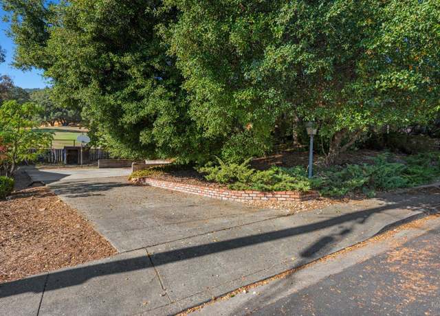 Property at 1091 Maple Ave, Ukiah, CA 95482