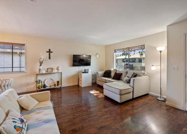 Property at 1951 Aletha Ln #4, Vacaville, CA 95687, 3 beds, 1.5 baths