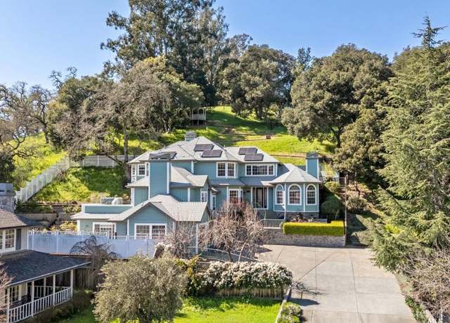 Property at 15 Kingswood Dr, Petaluma, CA 94952, 3 beds, 4 baths