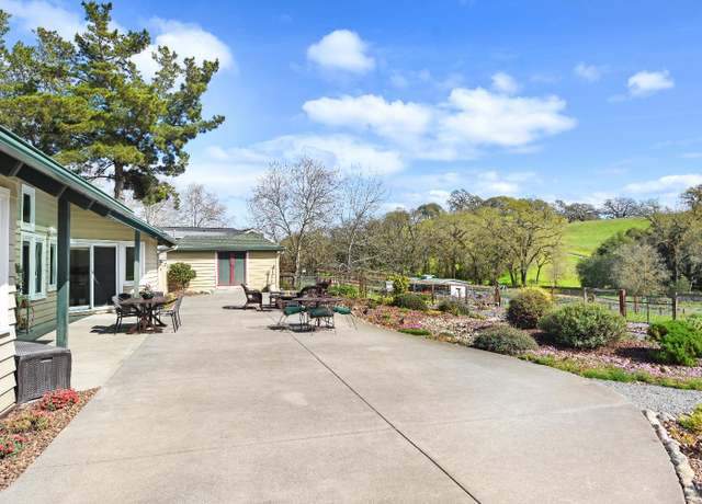Property at 11747 Creek Hollow Rd, Healdsburg, CA 95448, 2 beds, 2 baths