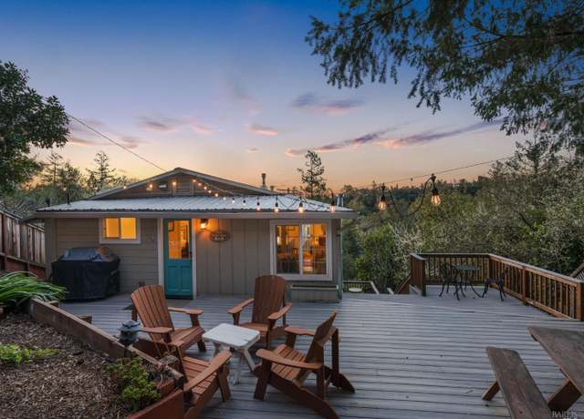 Property at 2488 Riverview Dr, Healdsburg, CA 95448, 2 beds, 2 baths