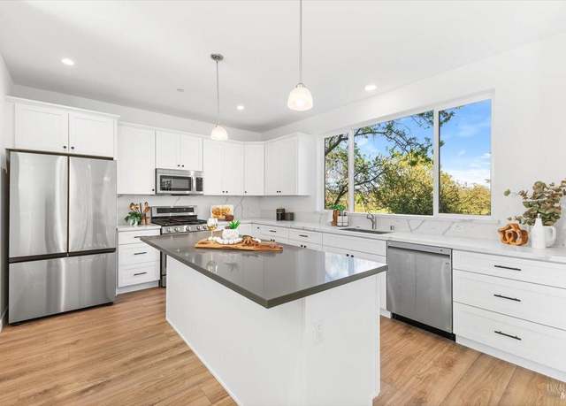 Property at 2024 Elson Way, Santa Rosa, CA 95403, 3 beds, 2.5 baths