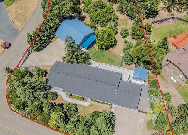 Property at 800 Riverside Dr, Ukiah, CA 95482, 4 beds, 2.5 baths
