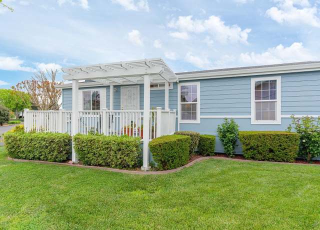 Property at 121 Oakwood Dr, Petaluma, CA 94954, 2 beds, 2 baths