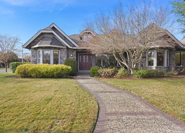 Property at 1025 5th St E, Sonoma, CA 95476, 4 beds, 3 baths