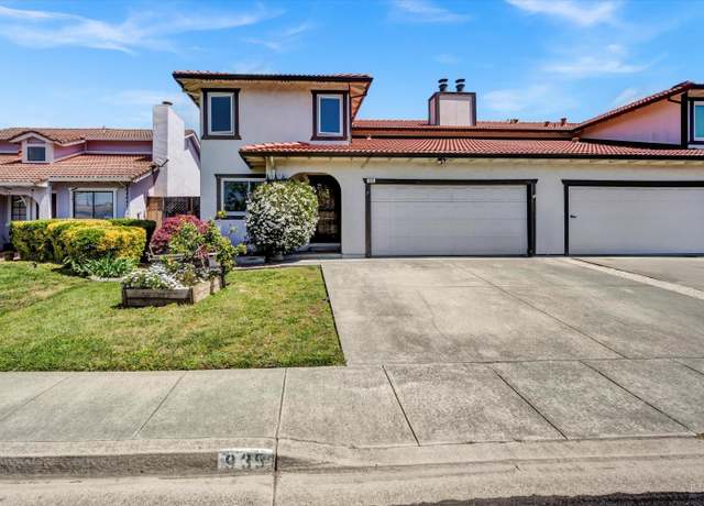 Property at 935 Hacienda Cir, Rohnert Park, CA 94928, 3 beds, 2.5 baths