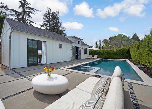 Property at 1628 Hillview Pl, St. Helena, CA 94574, 4 beds, 3.5 baths