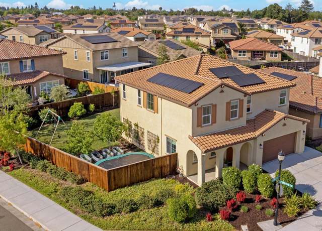 Property at 1085 Legion Ct, Dixon, CA 95620, 5 beds, 2.5 baths