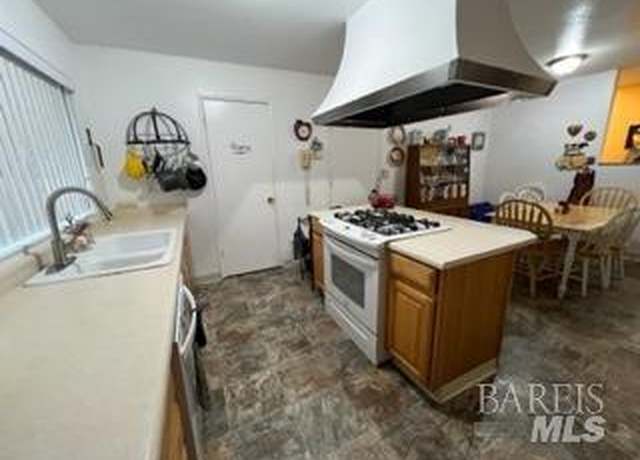 Property at 1551 W 3rd St, Santa Rosa, CA 95401, 3 beds, 2 baths