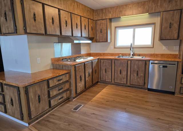 Property at 123 Walnut Cir, Rohnert Park, CA 94928, 2 beds, 2 baths