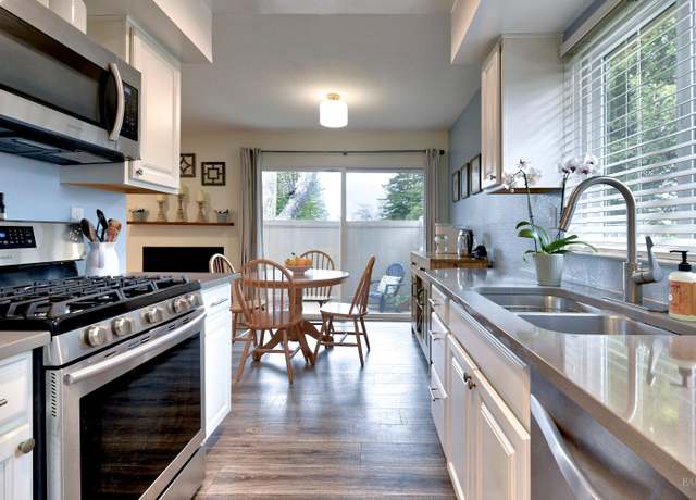 Property at 453 Enterprise Dr, Rohnert Park, CA 94928, 3 beds, 2.5 baths