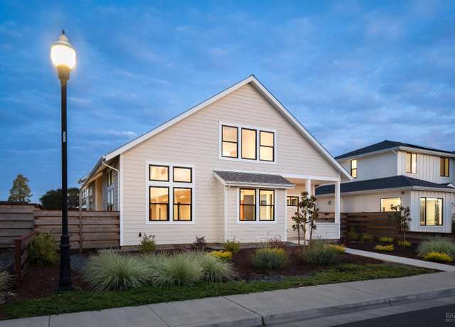 Property at 1010 Trentadue Way, Healdsburg, CA 95448, 4 beds, 3.5 baths