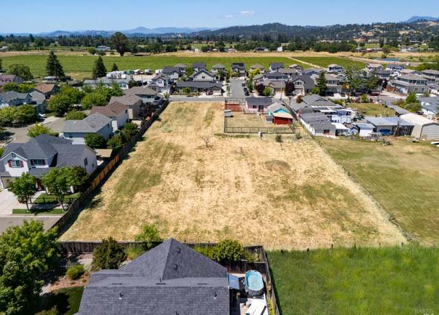 Property at 2132 Dennis Ln, Santa Rosa, CA 95403, 2 beds, 1 bath