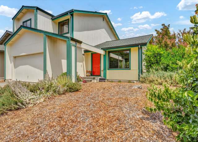 Property at 800 Falcon Way, Healdsburg, CA 95448, 3 beds, 2.5 baths
